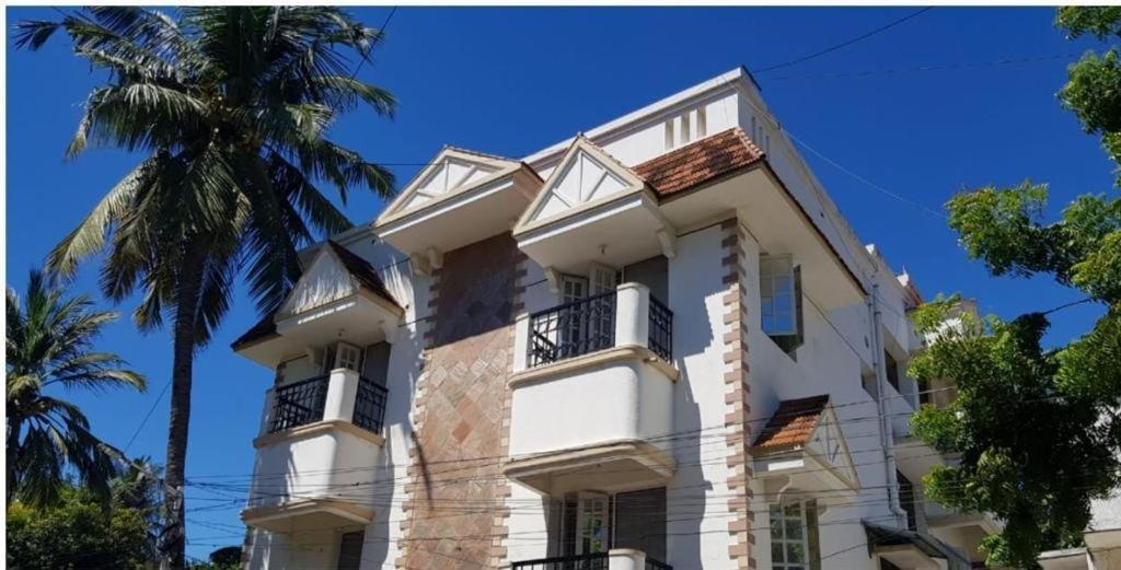 Royale Achaya Bed & Breakfast Chennai Exterior foto