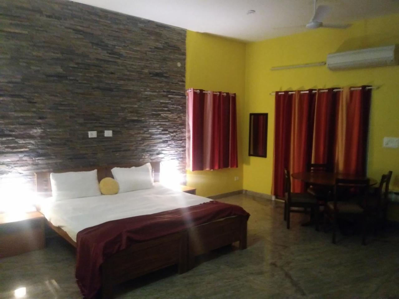 Royale Achaya Bed & Breakfast Chennai Exterior foto